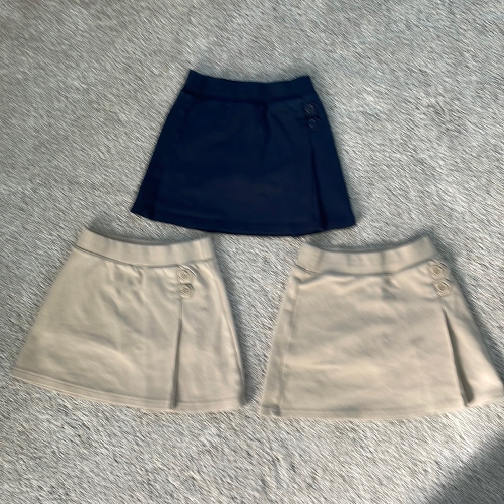 Cat & Jack girls uniform skorts. Three skorts includes. Size x-small (4/5)